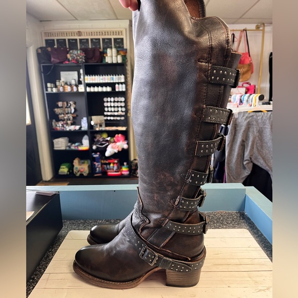 Freebird Castillo size 8! - Picture 2 of 3